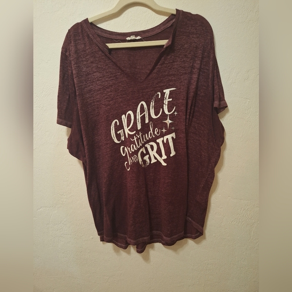 Maurices Women's Burgundy Graphic Tee. 2x - Picture 1 of 6